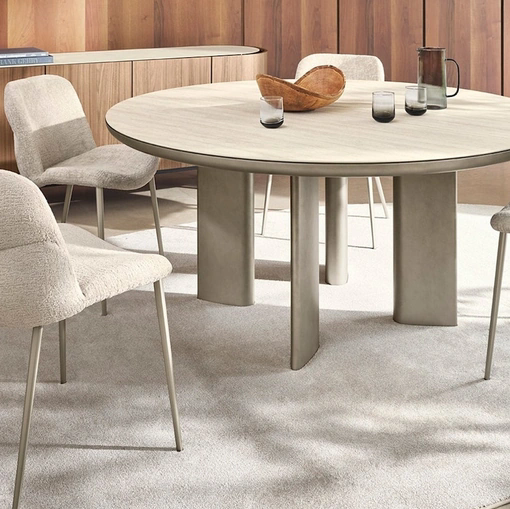 Tavolo Sandy rotondo con piano in ceramica di Calligaris