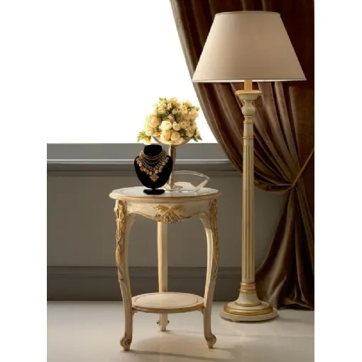 Tavolino rotondo con tre gambe 3641, in legno intagliato e decorato in foglia oro di Silvano Grifoni