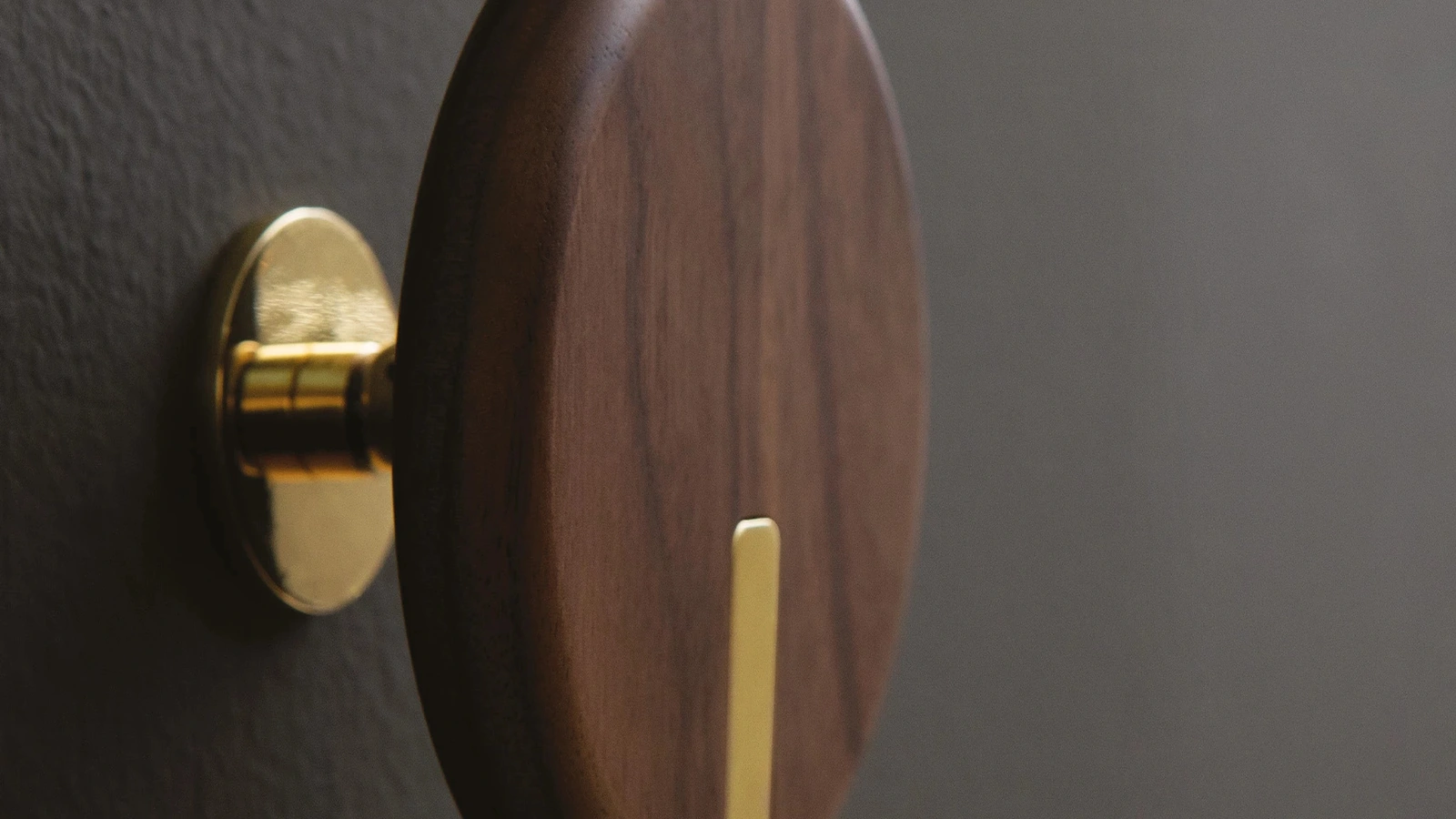 Appendiabiti in noce massello Tweens di Tonin Casa