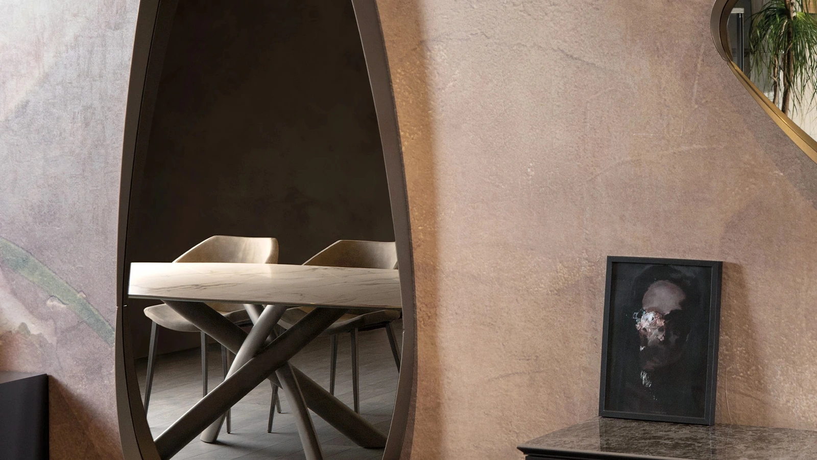 Specchio di design dalle linee morbide e dinamiche con cornice curva in acciaio verniciato Vogue di Tonin Casa