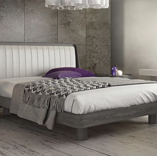Letto con testiera in pelle Incanto di Fazzini