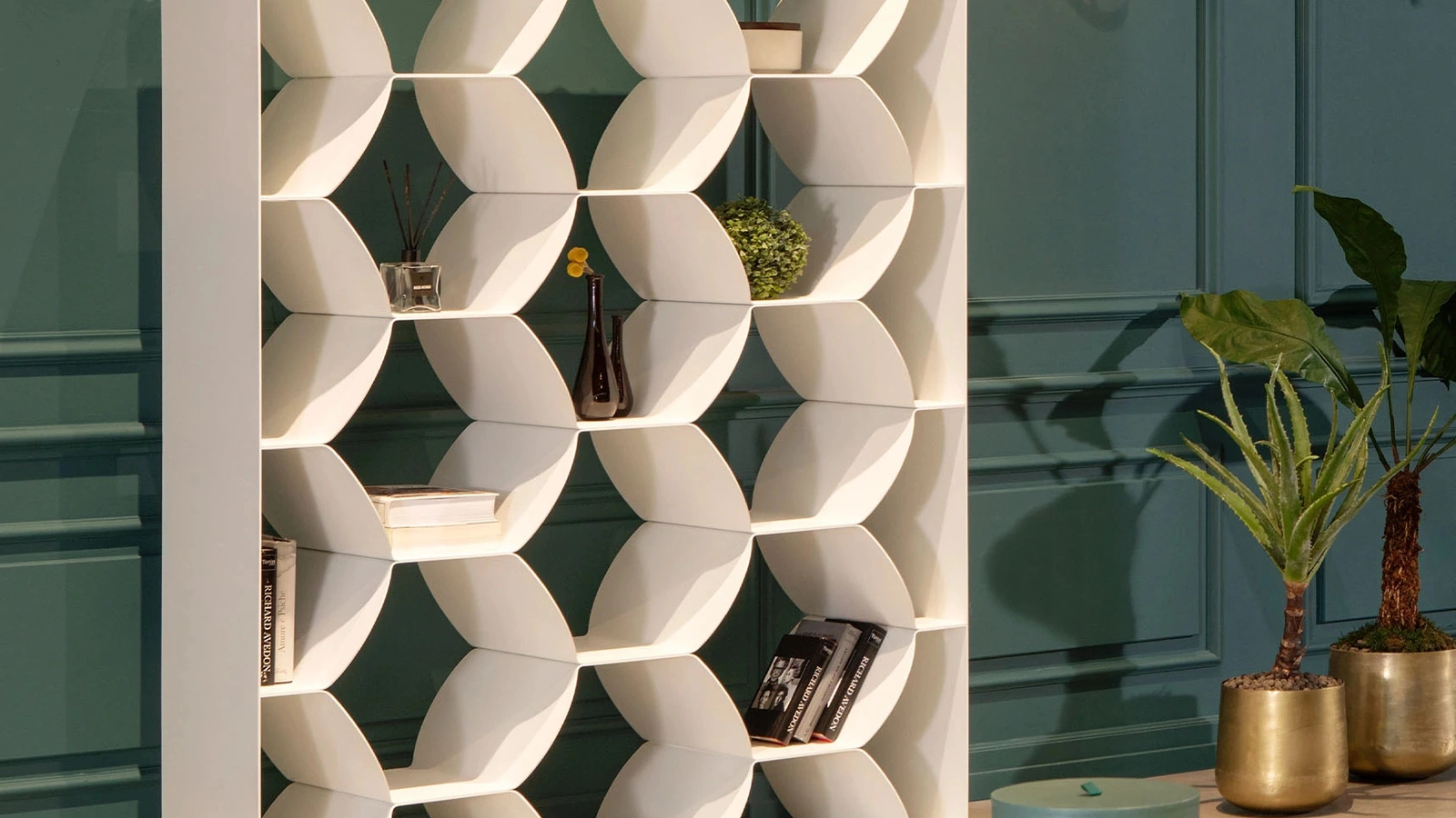 Libreria di design Honeybook in acciaio verniciato di Tonin Casa