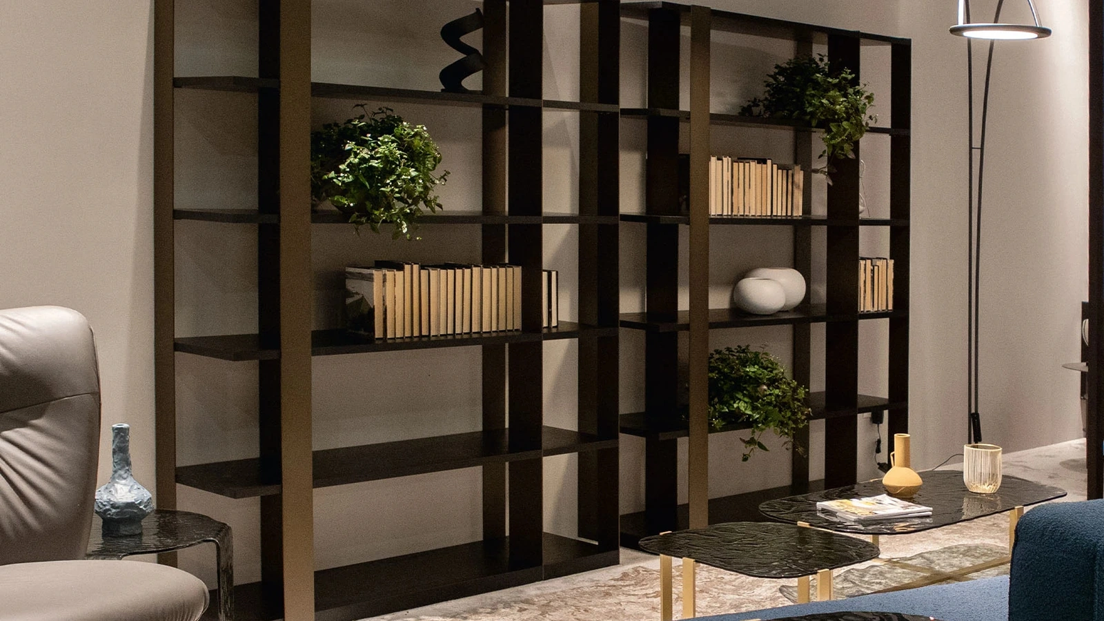 Libreria Sintesi in metallo con ripiani in legno di Tonin Casa