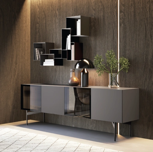 Madia Lucifer in laccato e vetro di Voltan