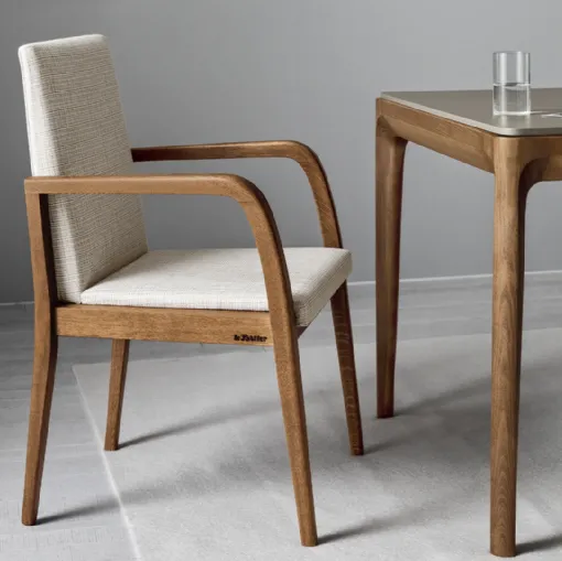 Sedia in tessuto con struttura in legno Kunti di Le Fablier