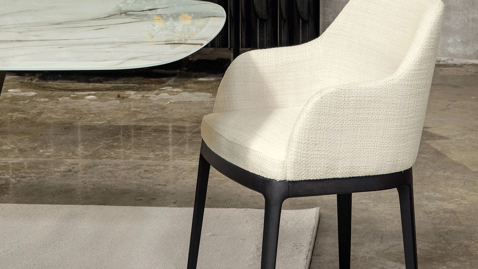 Sedia in tessuto con braccioli Cleo di Tonin Casa