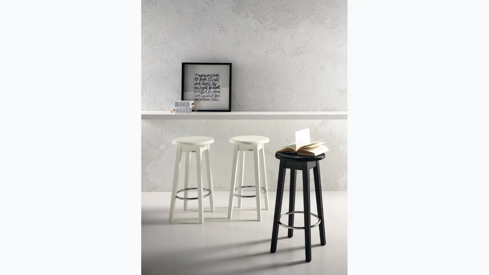 Sgabello Weimar in massello di frassino verniciato di Scavolini