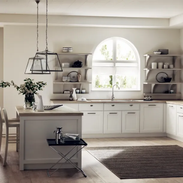 Cucina Classica angolare con isola Favilla in laccato opaco Bianco Prestige di Scavolini